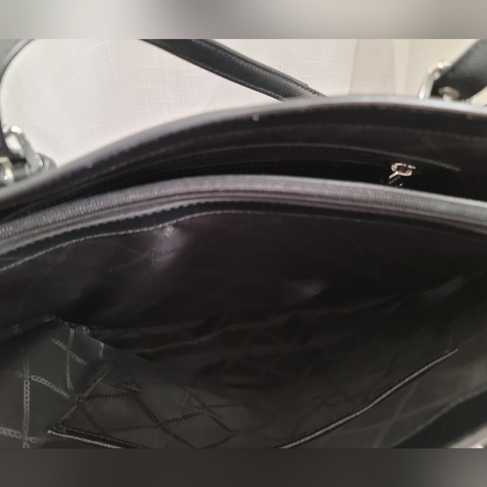 Michael Kors Voyager Saffiano Black Leather Tote Bag - Picture 10 of 15